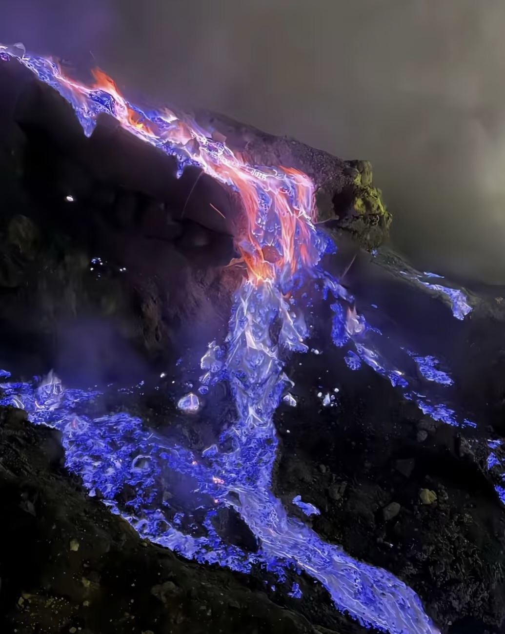 Api biru Kawah Ijen